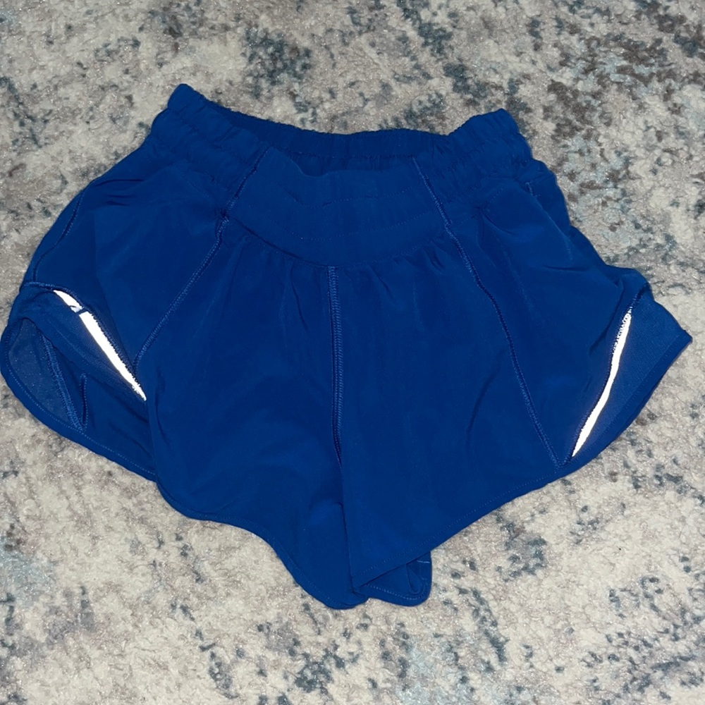 Lululemon Hotty Hot 2.5” running shorts